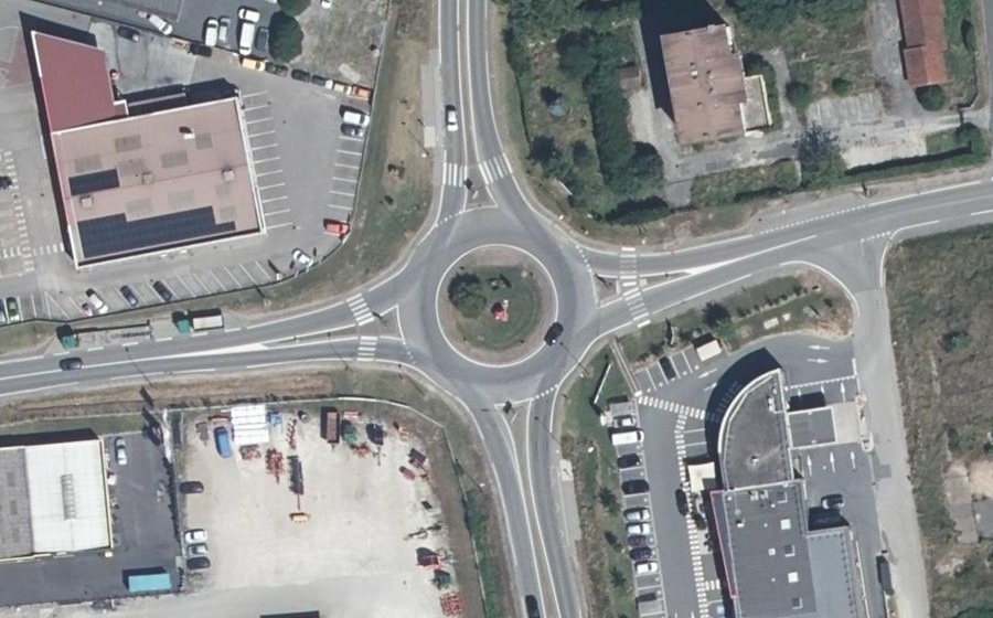 Vue aérienne du Rond-point anonyme n°39763476