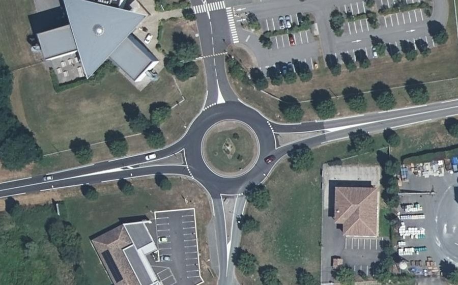 Vue aérienne du Rond-point anonyme n°39763487