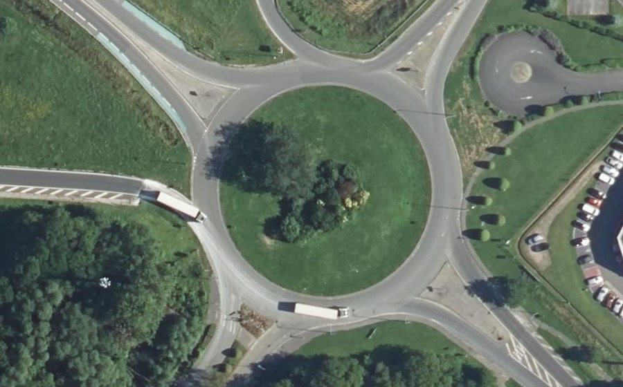Vue aérienne du Rond-point anonyme n°39782873