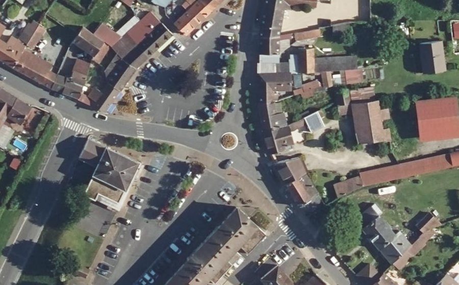 Vue aérienne du Rond-point anonyme n°39782890