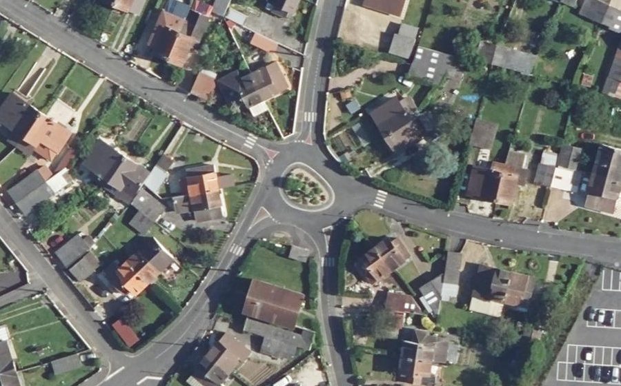 Vue aérienne du Rond-point anonyme n°39782919