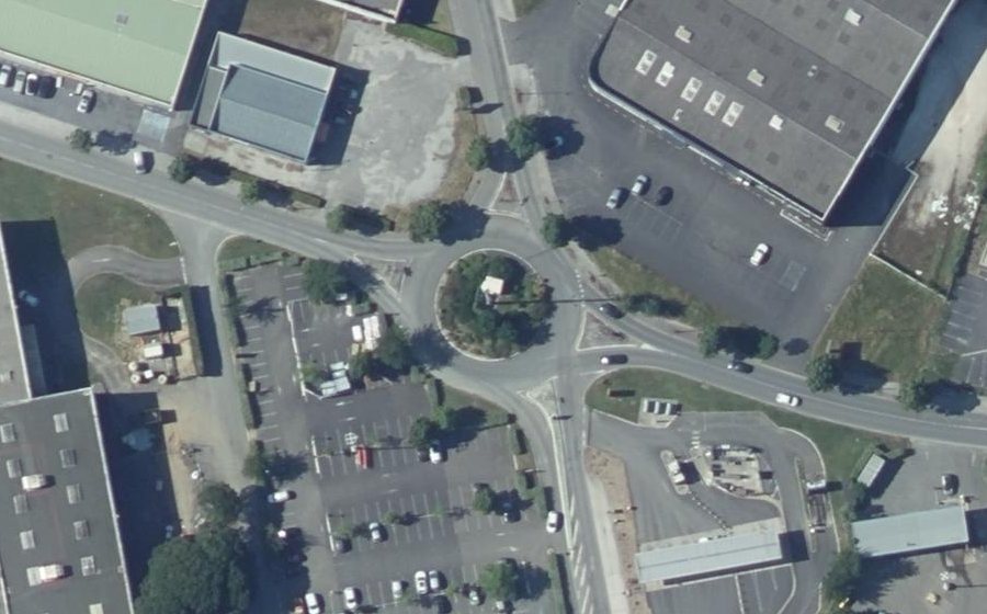 Vue aérienne du Rond-point anonyme n°39783656