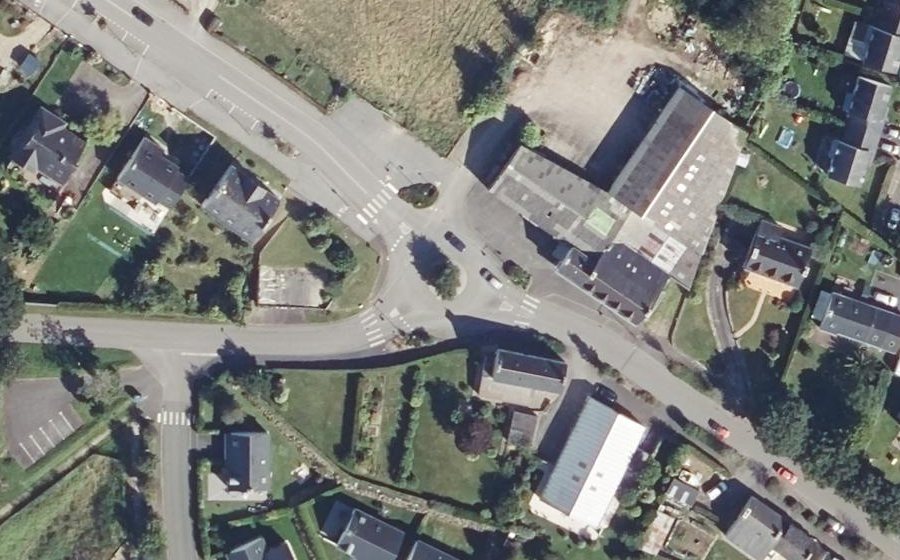 Vue aérienne du Rond-point anonyme n°39791160