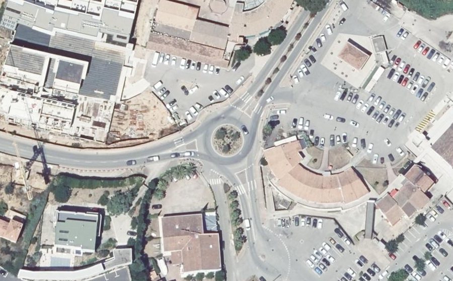 Vue aérienne du Rond-point anonyme n°39798972
