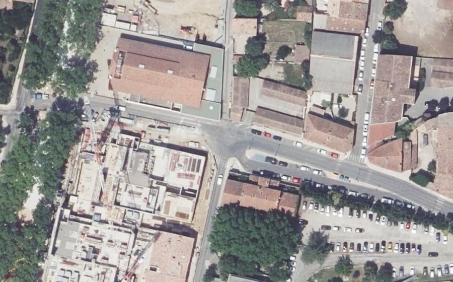 Vue aérienne du Rond-point anonyme n°398032926