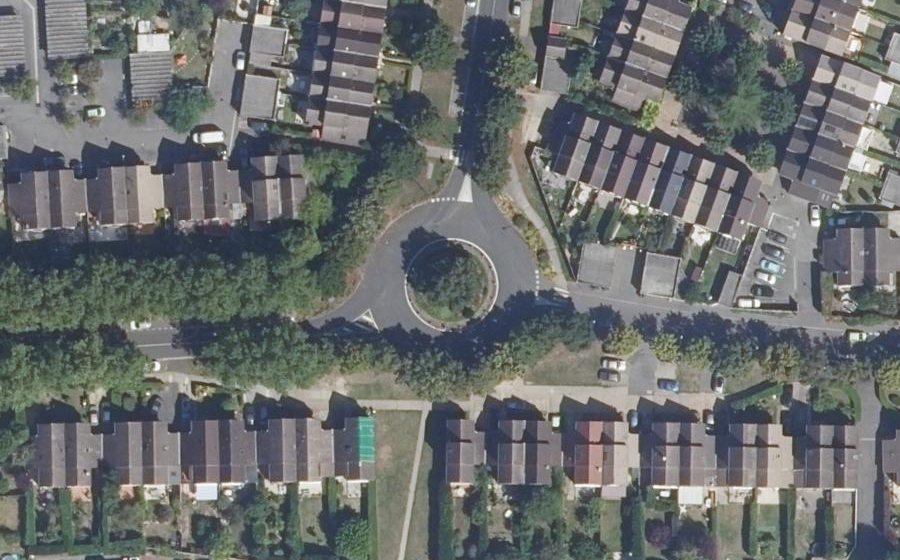 Vue aérienne du Rond-point anonyme n°39810288