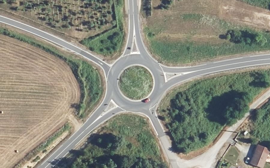 Vue aérienne du Rond-point anonyme n°39811469