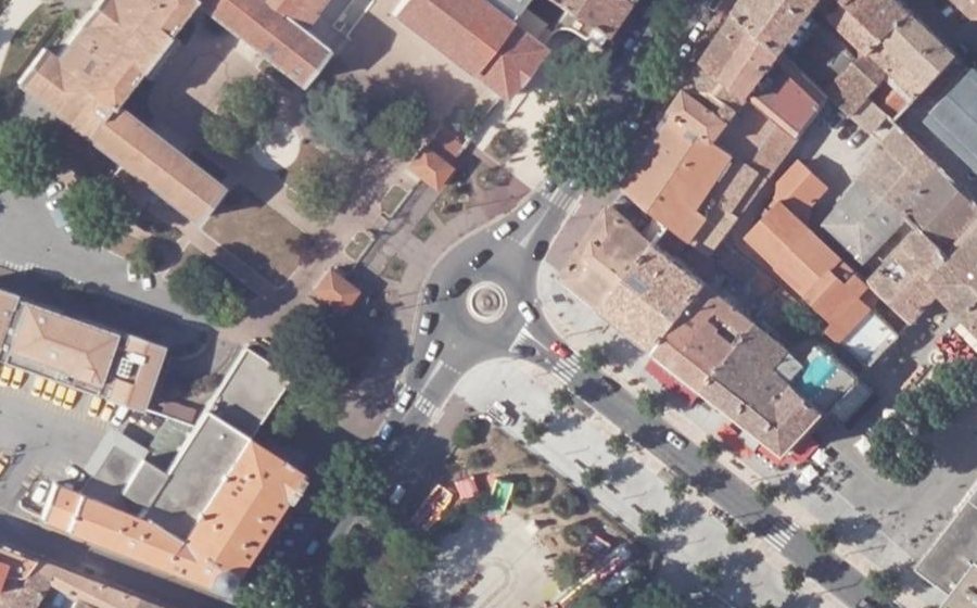 Vue aérienne du Rond-Point du 4 Décembre 1974