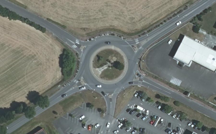 Vue aérienne du Rond-point anonyme n°39814167