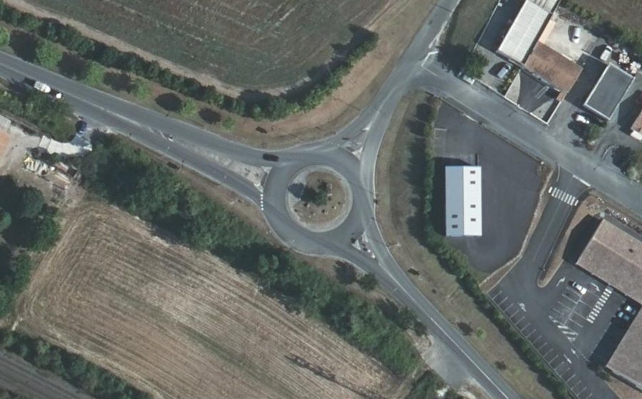 Vue aérienne du Rond-point anonyme n°39816346