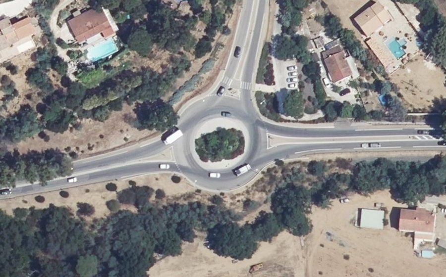 Vue aérienne du Rond-point anonyme n°398189048