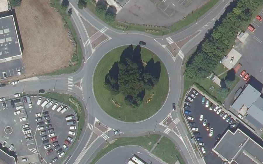 Vue aérienne du Rond-point anonyme n°39820664