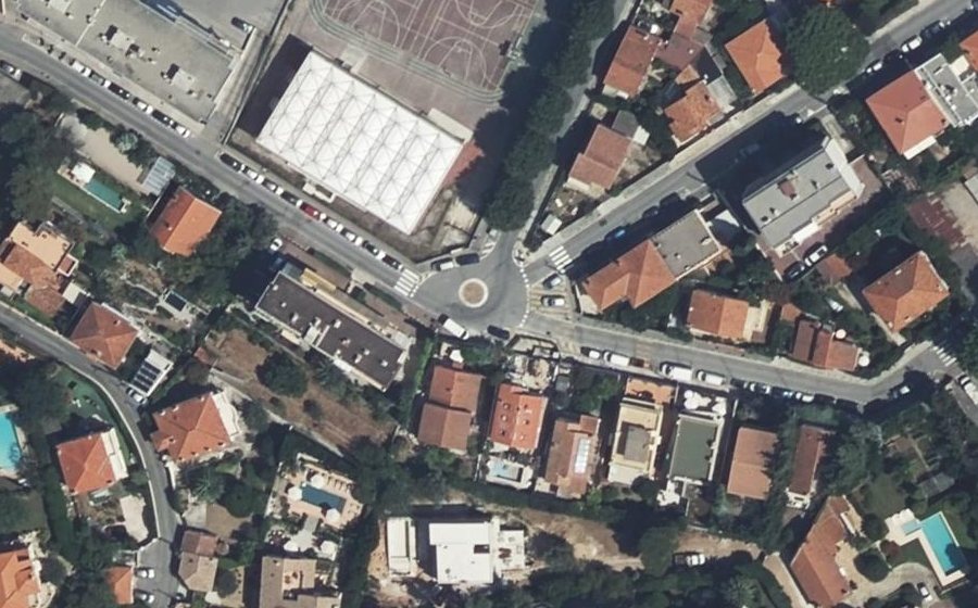 Vue aérienne du Rond-point anonyme n°398264693