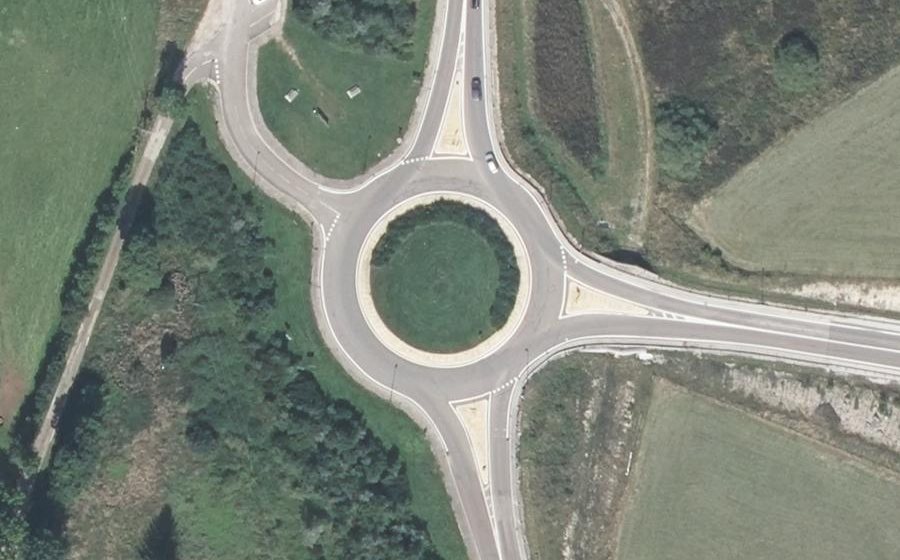 Vue aérienne du Rond-point anonyme n°39831546