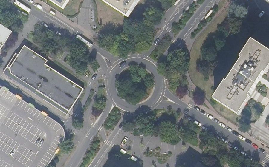 Vue aérienne du Rond-point anonyme n°398326996