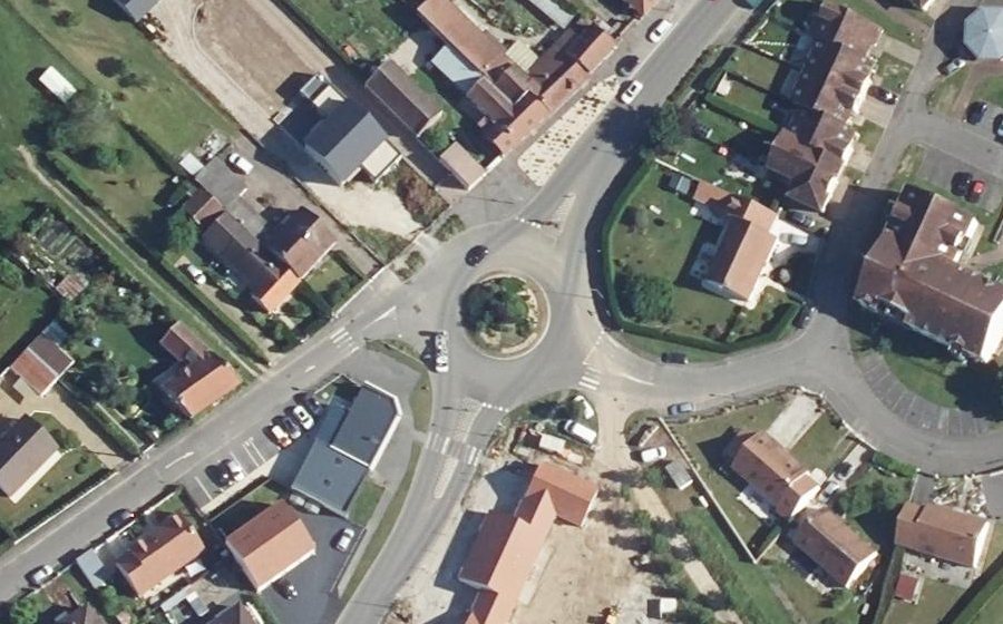 Vue aérienne du Rond-point anonyme n°39832851