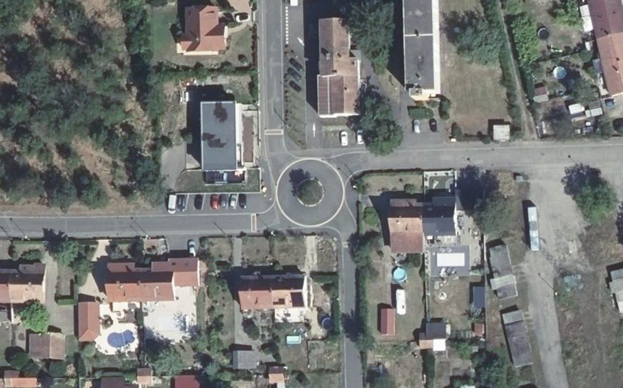 Vue aérienne du Rond-point anonyme n°39838118