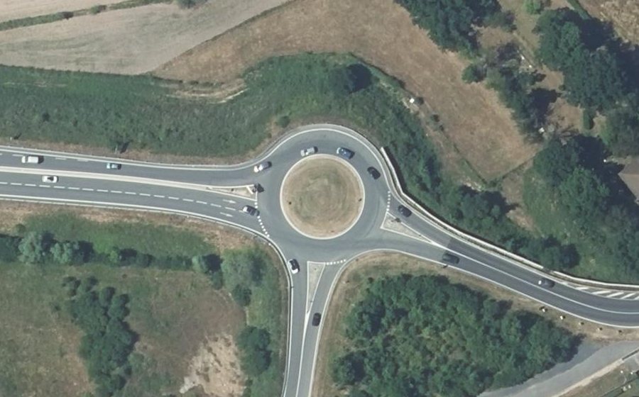 Vue aérienne du Rond-point anonyme n°39838557