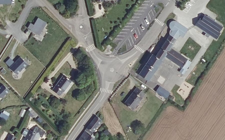 Vue aérienne du Rond-point anonyme n°398404017