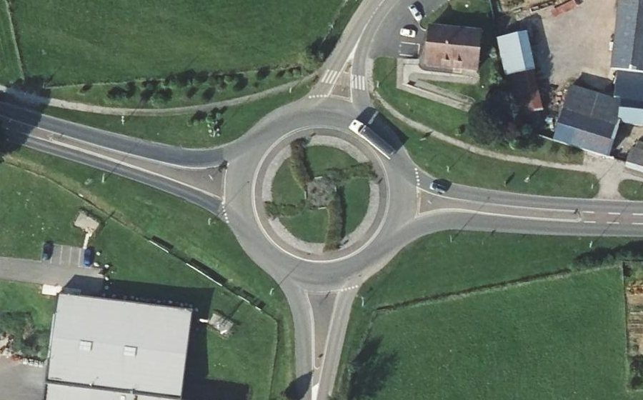 Vue aérienne du Rond-point anonyme n°39859266