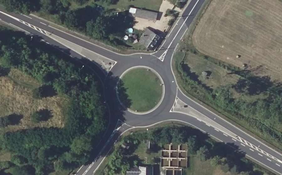 Vue aérienne du Rond-point anonyme n°39860497