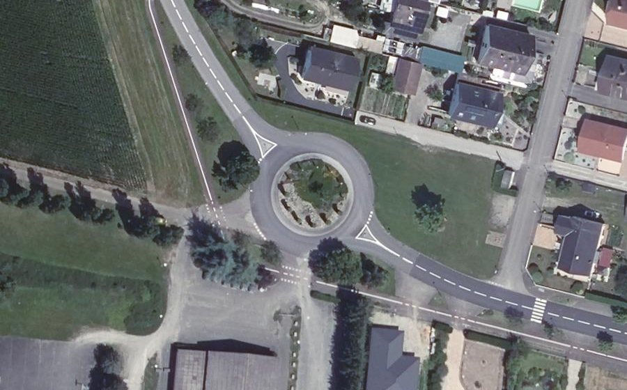 Vue aérienne du Rond-point anonyme n°39862075