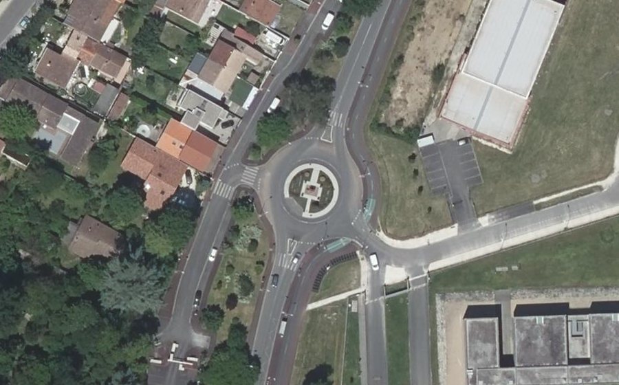 Vue aérienne du Rond-point anonyme n°398706537
