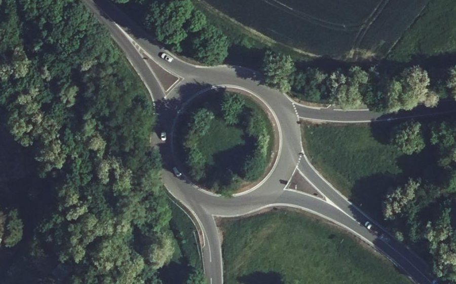 Vue aérienne du Rond-point anonyme n°39887878