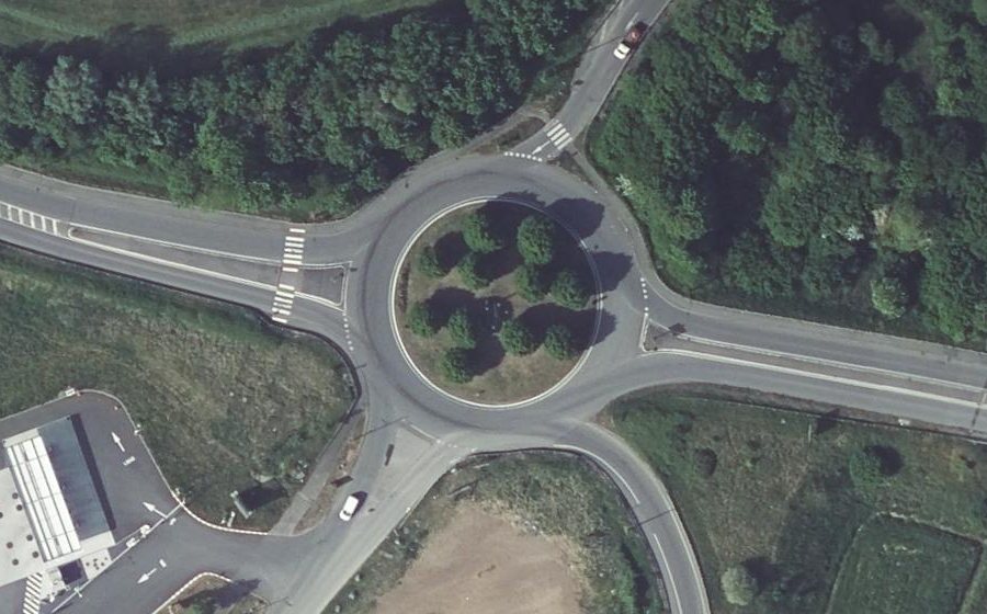 Vue aérienne du Rond-point anonyme n°39900333