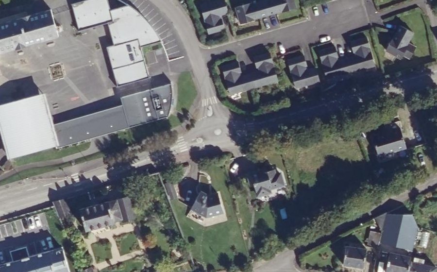 Vue aérienne du Rond-point anonyme n°39905282