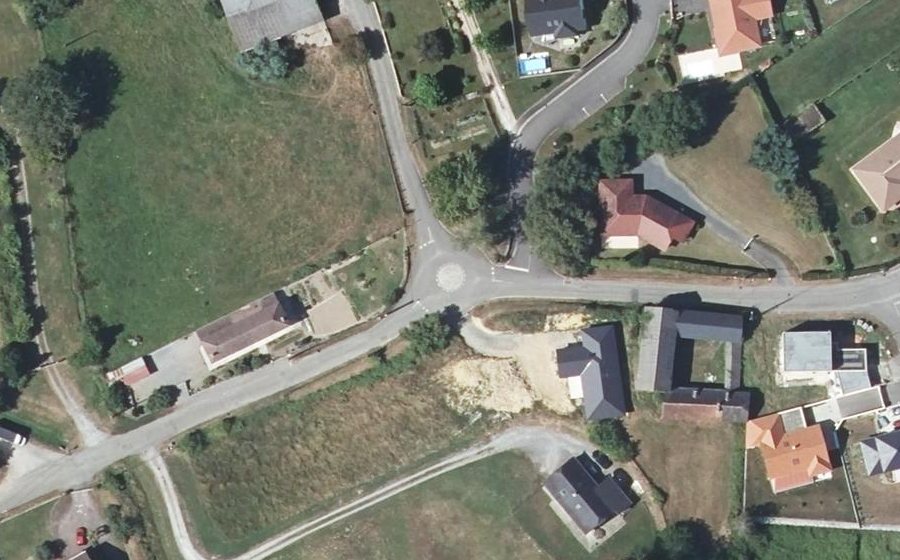 Vue aérienne du Rond-point anonyme n°399124138