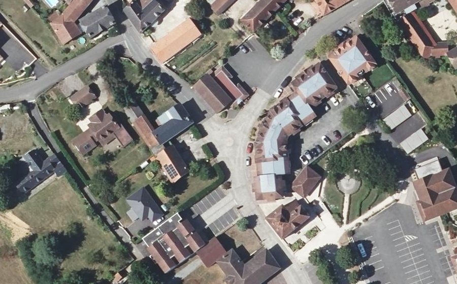 Vue aérienne du Rond-point anonyme n°399124527