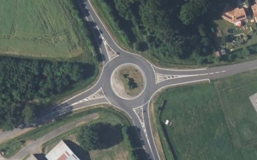 Vue aérienne du Rond-point anonyme n°39916351