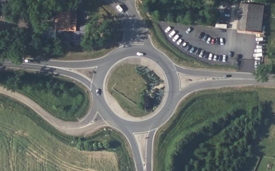 Vue aérienne du Rond-point anonyme n°39916358