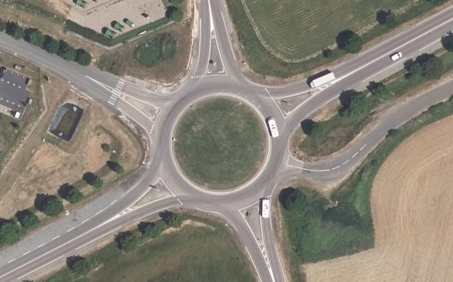 Vue aérienne du Rond-point anonyme n°39919714