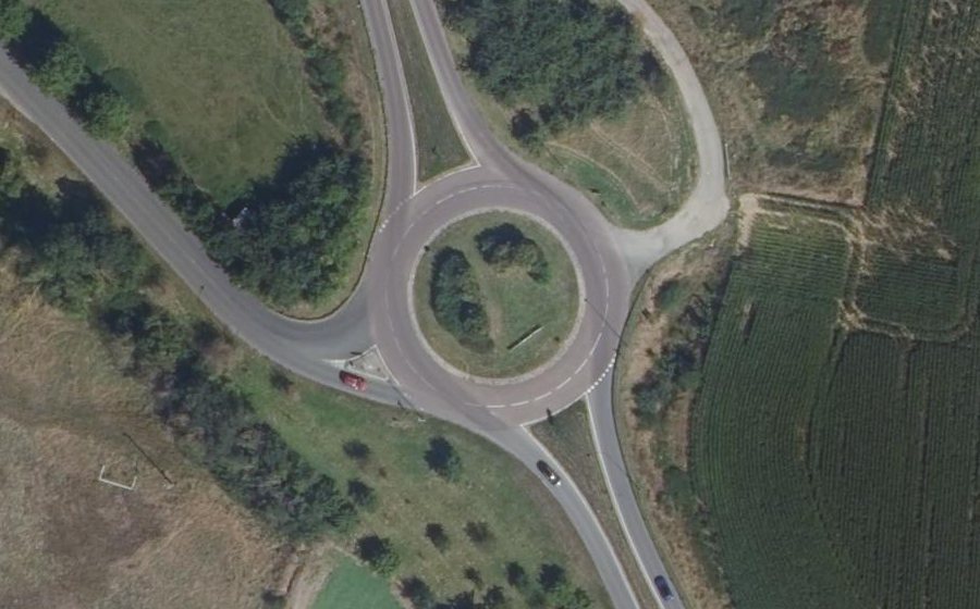 Vue aérienne du Rond-point anonyme n°39921452