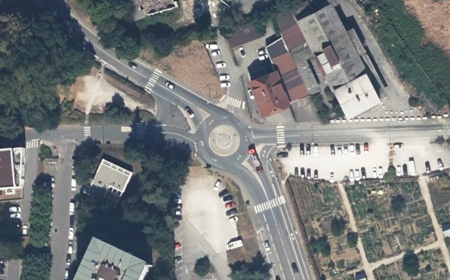 Vue aérienne du Rond-point anonyme n°399442797