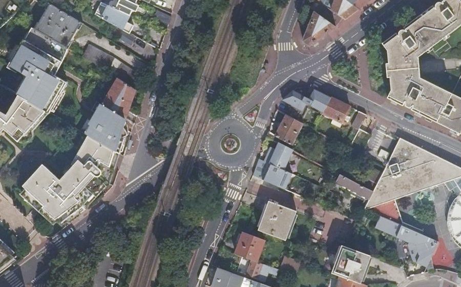 Vue aérienne du Rond-point anonyme n°39948344