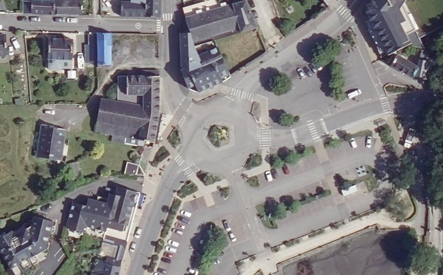 Vue aérienne du Rond-point anonyme n°39950965