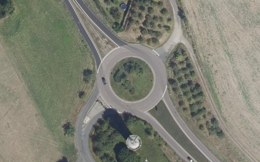 Vue aérienne du Rond-point anonyme n°39959531