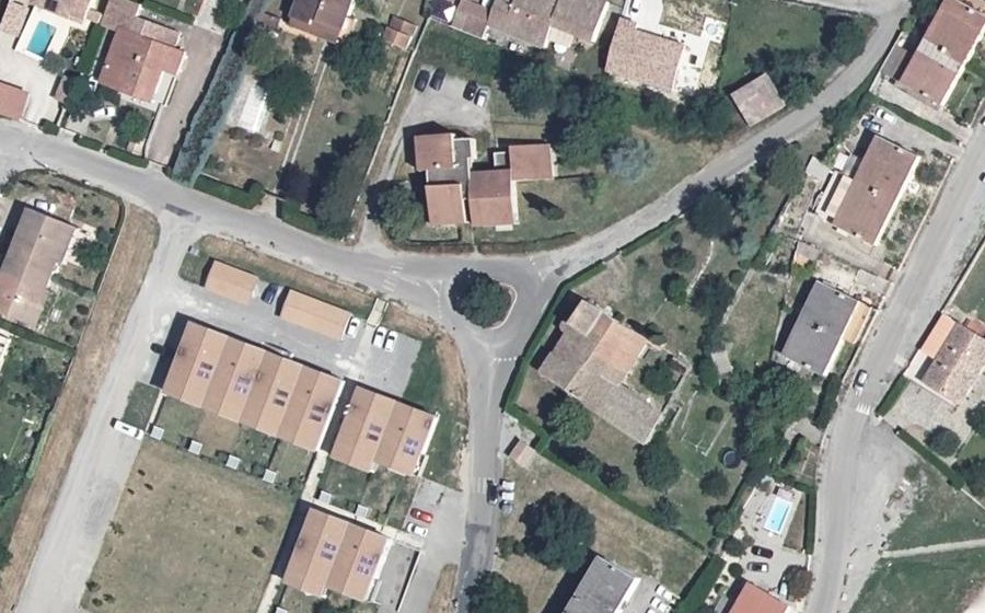 Vue aérienne du Rond-point anonyme n°39963379
