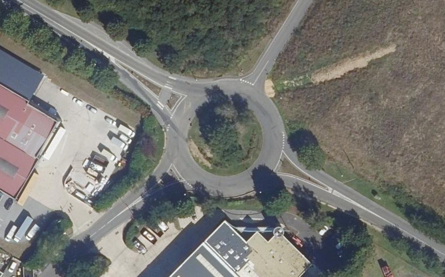 Vue aérienne du Rond-point anonyme n°39971250