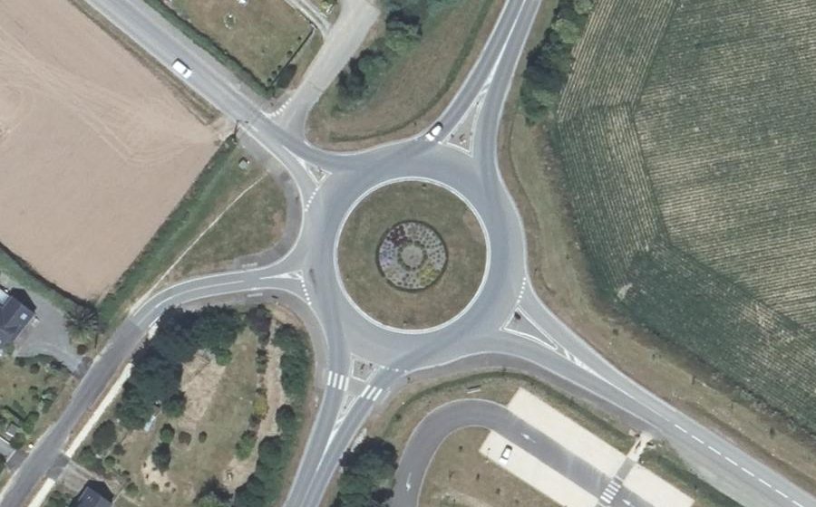 Vue aérienne du Rond-point anonyme n°399722658