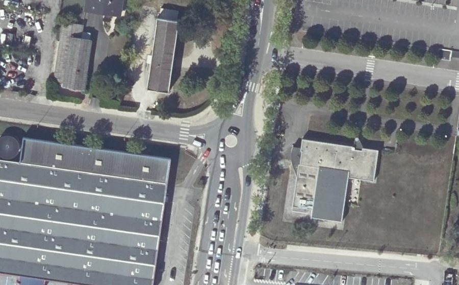 Vue aérienne du Rond-point anonyme n°399739546