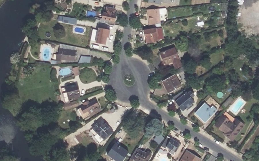 Vue aérienne du Rond-point anonyme n°39983995