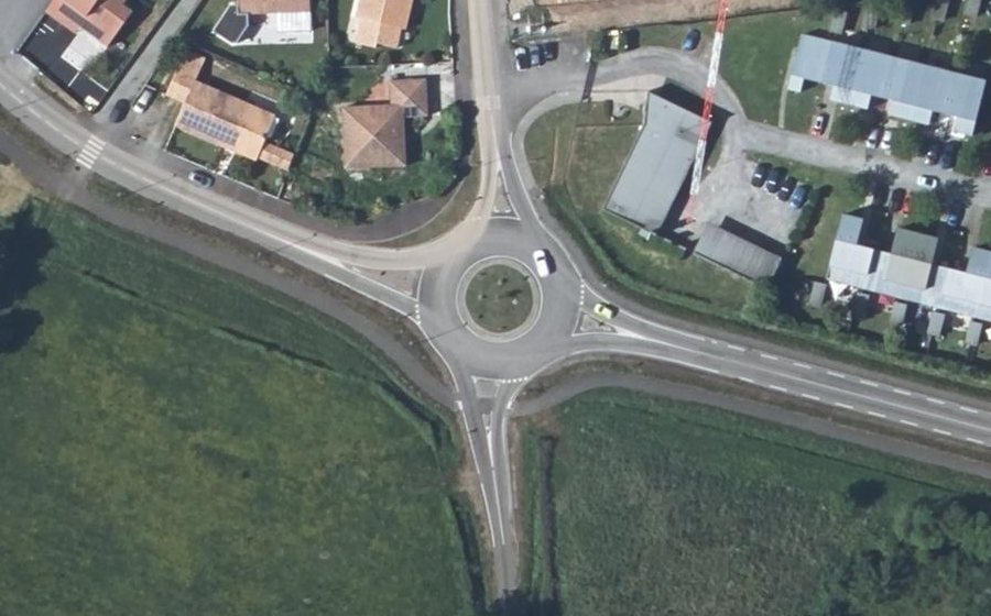 Vue aérienne du Rond-point anonyme n°39986109