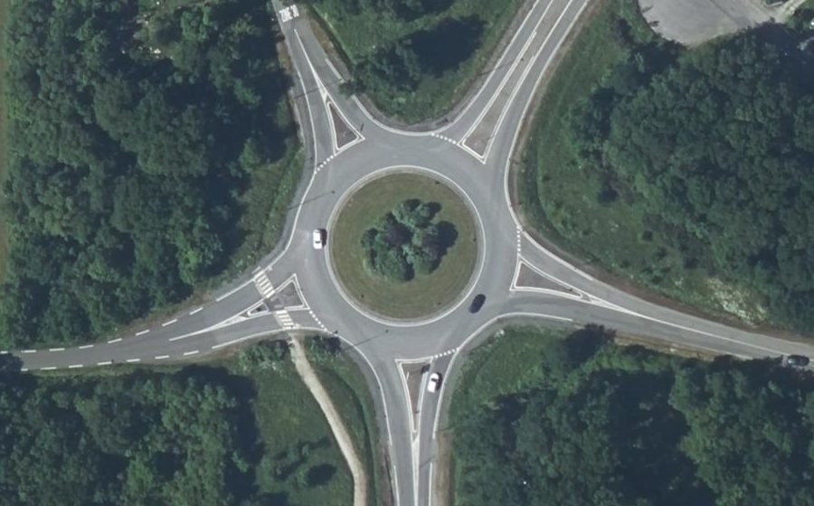 Vue aérienne du Rond-point anonyme n°39986923