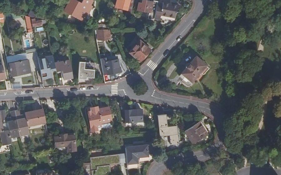 Vue aérienne du Rond-point anonyme n°39986988