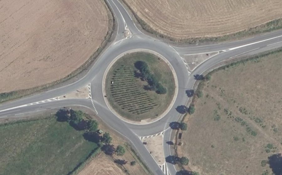 Vue aérienne du Rond-point anonyme n°39987601