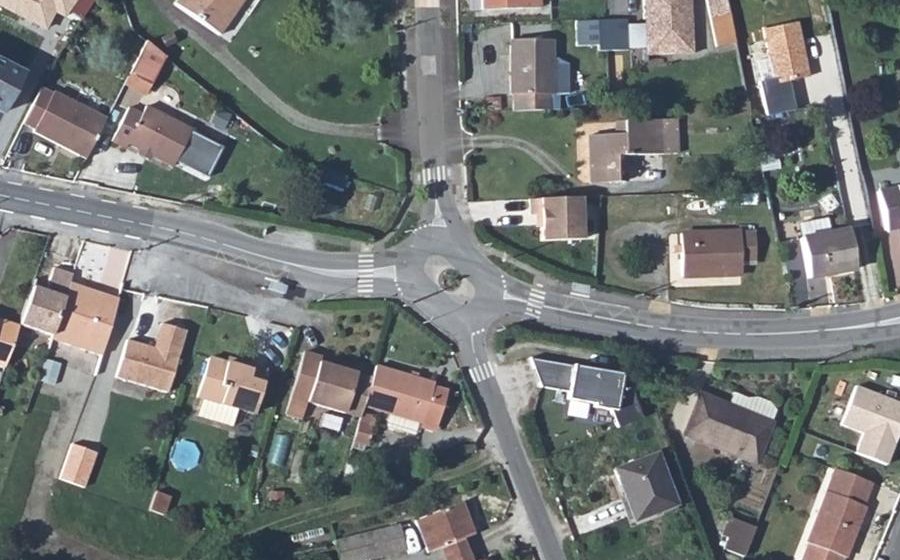 Vue aérienne du Rond-point anonyme n°39987723